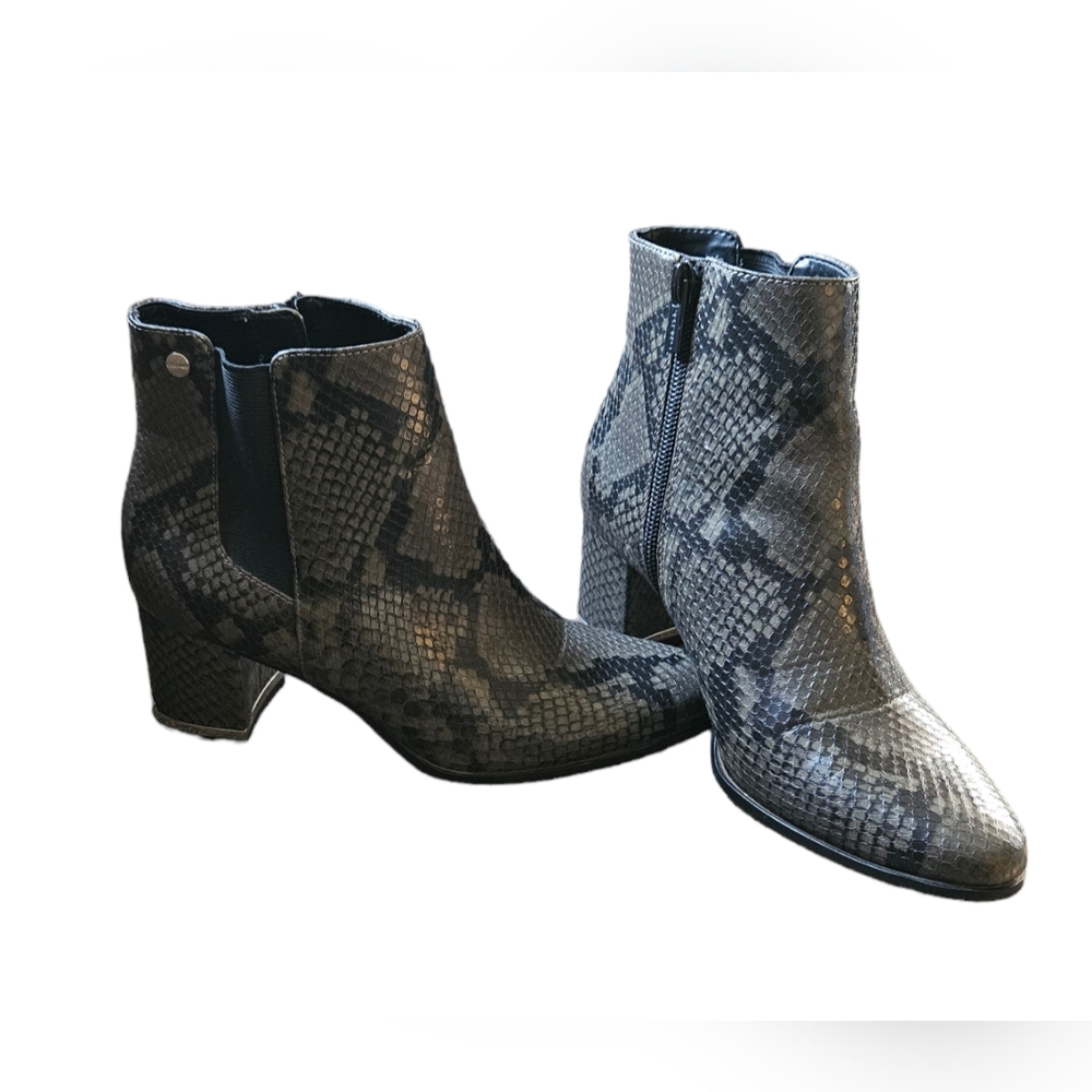 Calvin Klein Fioranna Gray & Black Snakeskin Faux Leather Ankle Booties 5.5 Euc